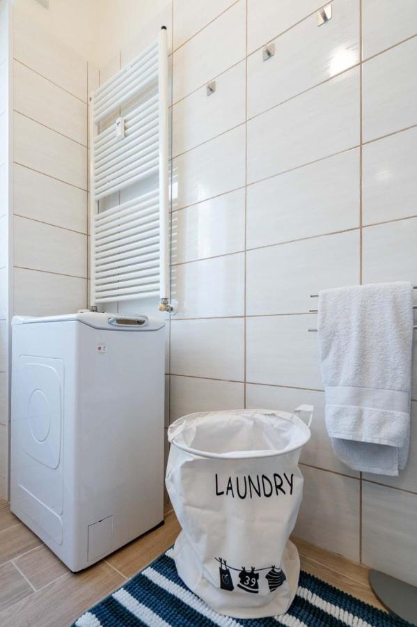 Апартаменты Casa Martina- Airport Free Shuttle-H24 Бергамо Экстерьер фото
